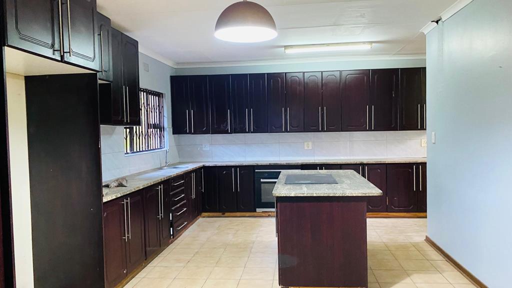 2 Bed Apartment, Mouille Point - Image 1