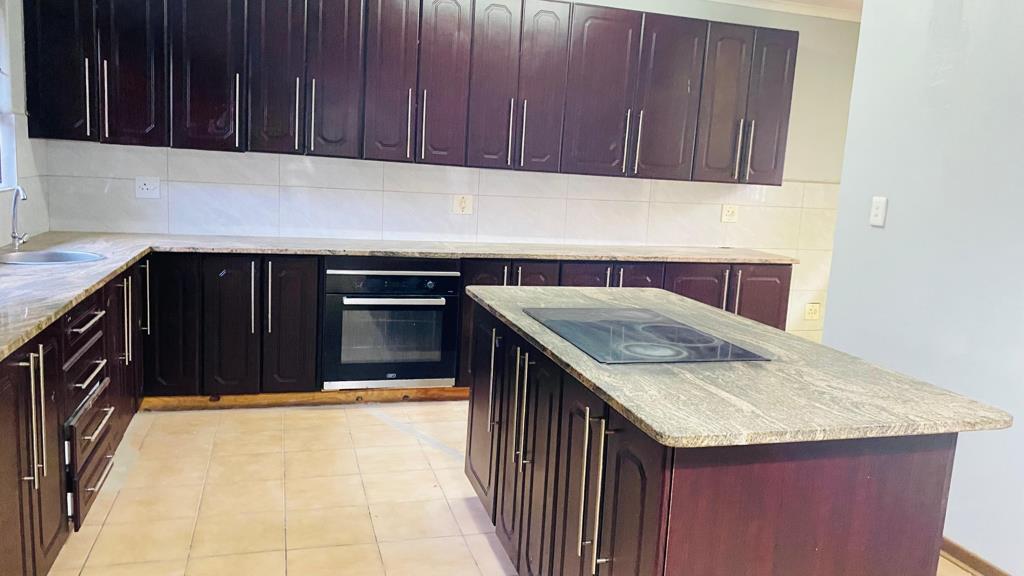 2 Bed Apartment, Mouille Point - Thumbnail 2