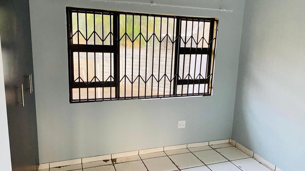 2 Bed Apartment, Mouille Point - Thumbnail 7