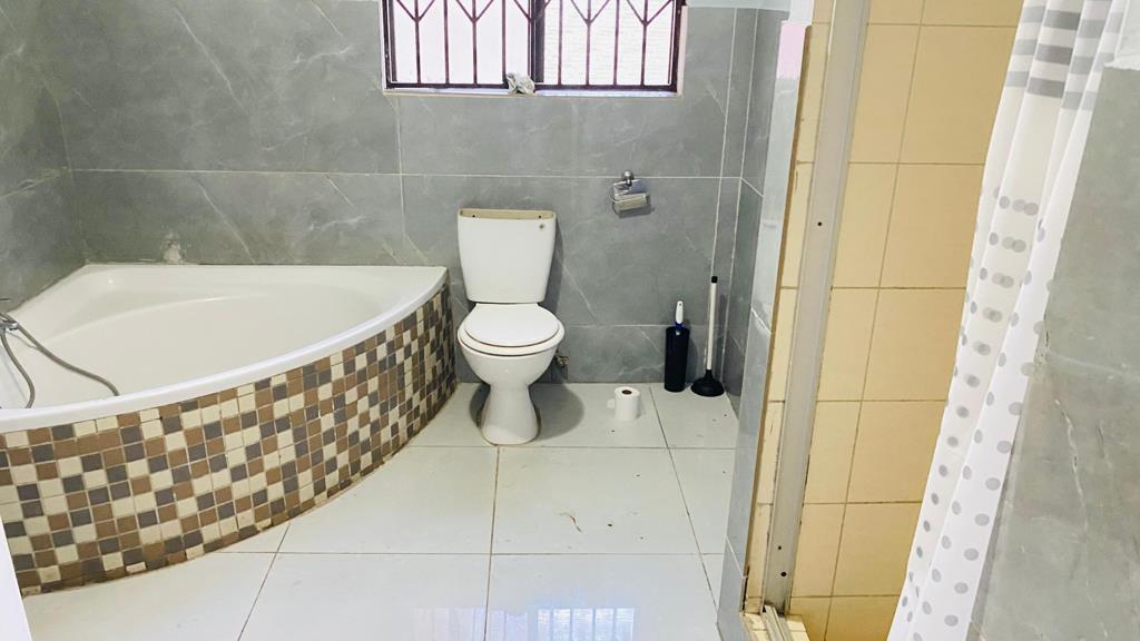 2 Bed Apartment, Mouille Point - Thumbnail 9