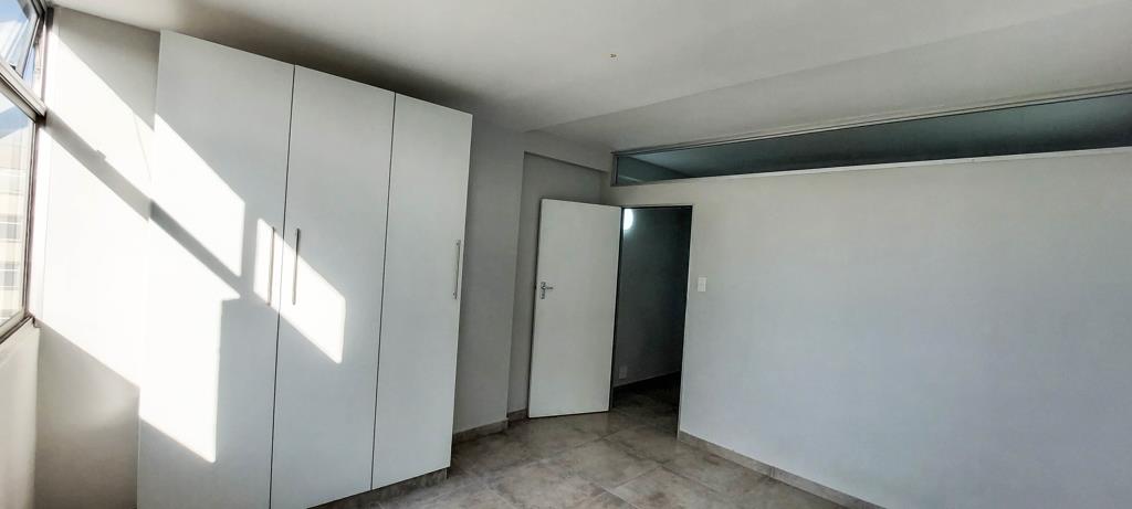 2 Bed Apartment, Sea Point - Thumbnail 8