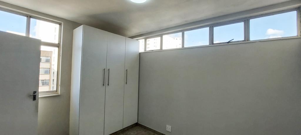 2 Bed Apartment, Sea Point - Thumbnail 9