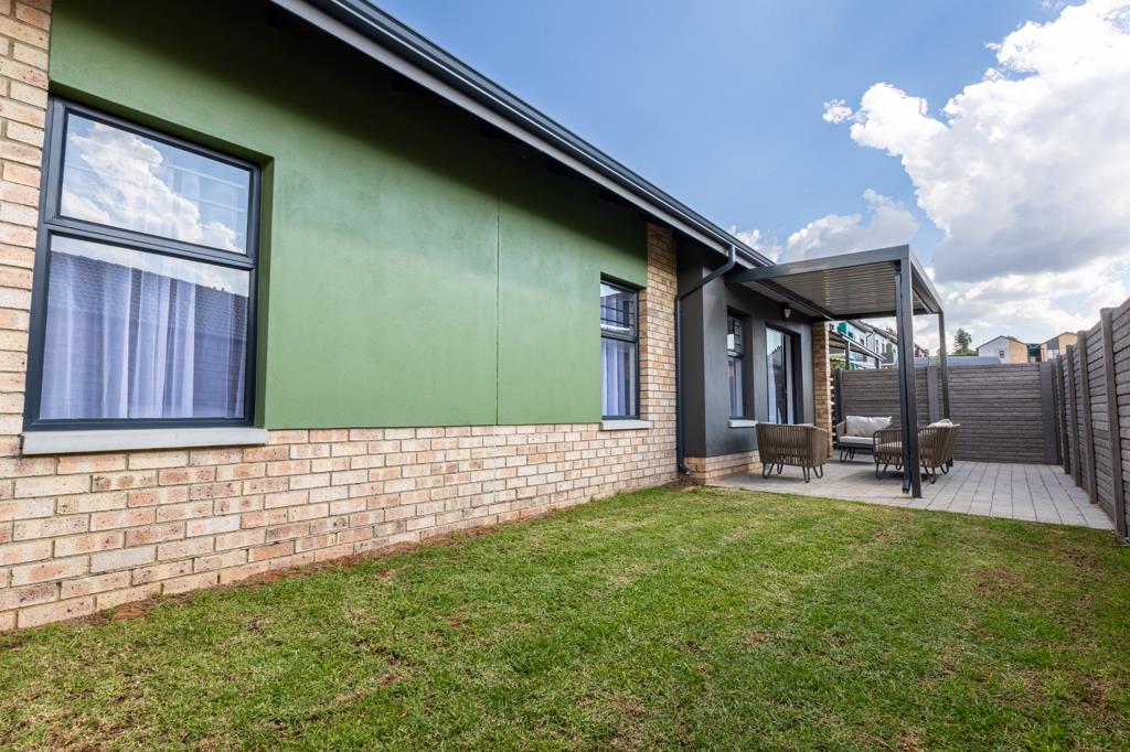 3 Bed Townhouse, Kenilworth - Image 1