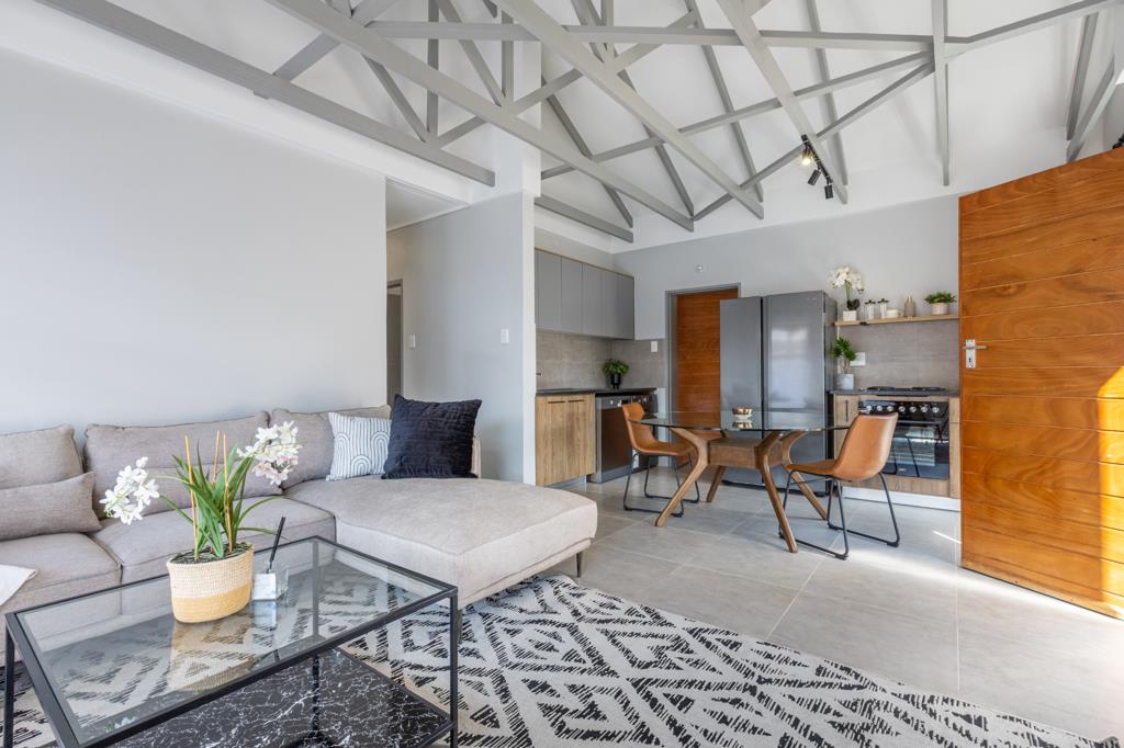3 Bed Townhouse, Kenilworth - Thumbnail 2