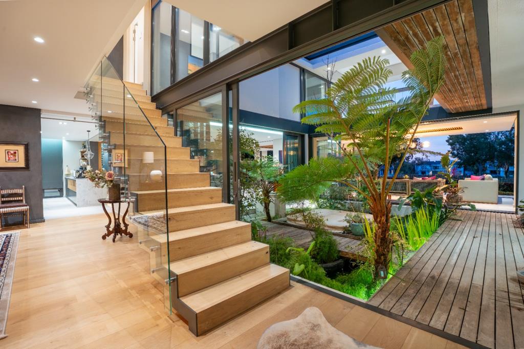 5 Bed House, Franschhoek - Thumbnail 7