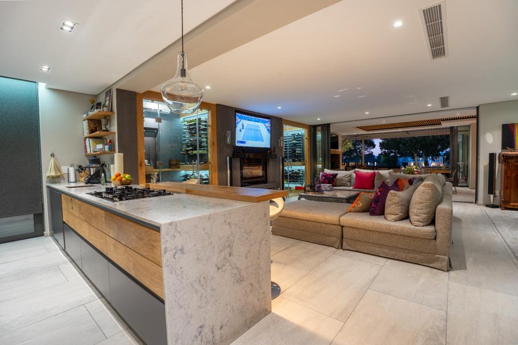 5 Bed House, Franschhoek - Thumbnail 8
