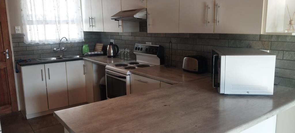 4 Bed House, Noordhoek - Thumbnail 2