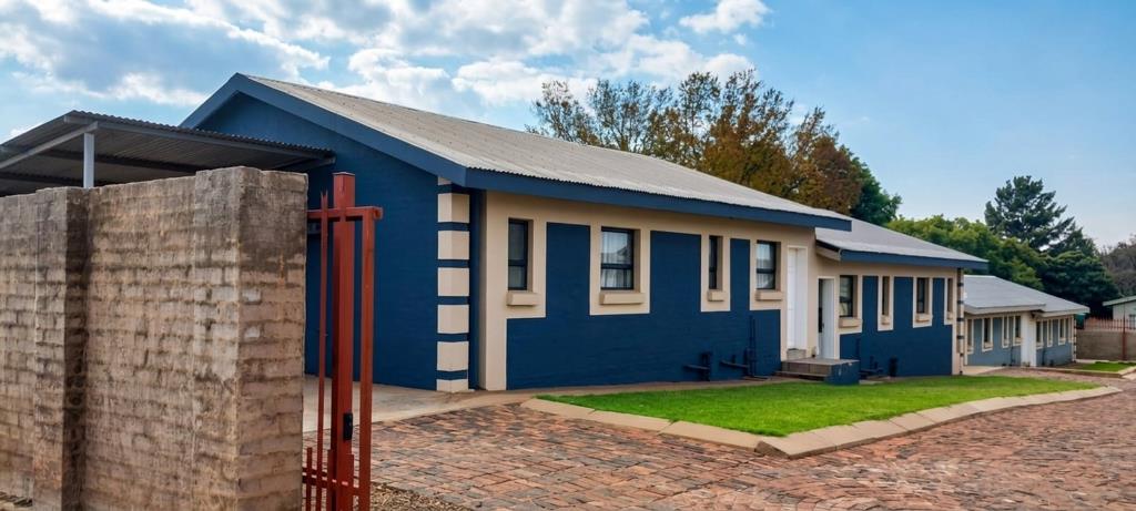 2 Bed Apartment, Muizenberg - Image 1