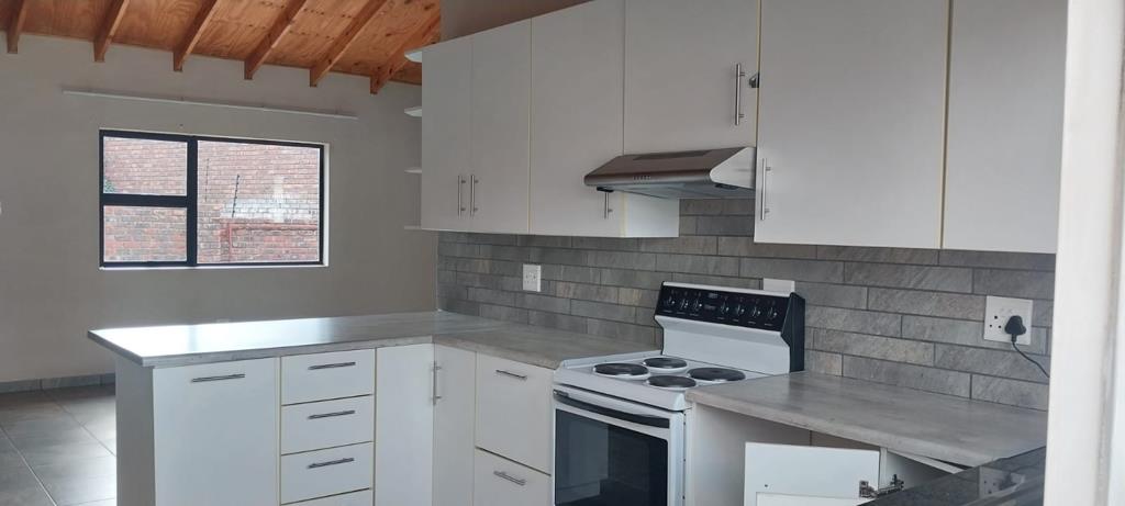 2 Bed Apartment, Muizenberg - Thumbnail 2