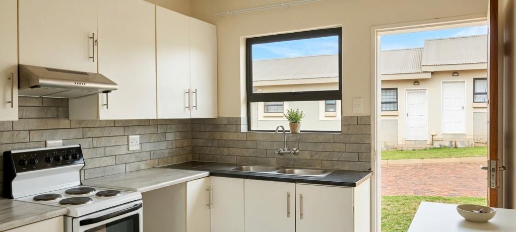 2 Bed Apartment, Muizenberg - Thumbnail 3