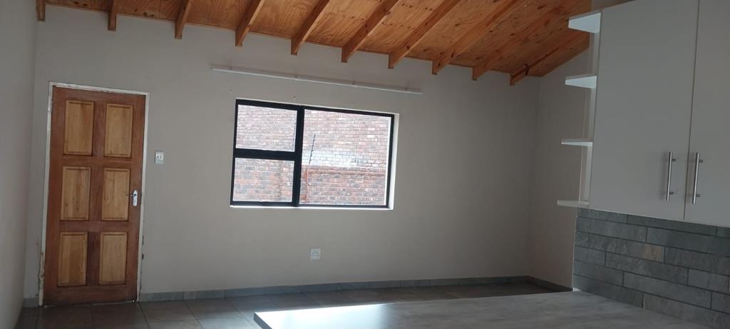 2 Bed Apartment, Muizenberg - Thumbnail 4