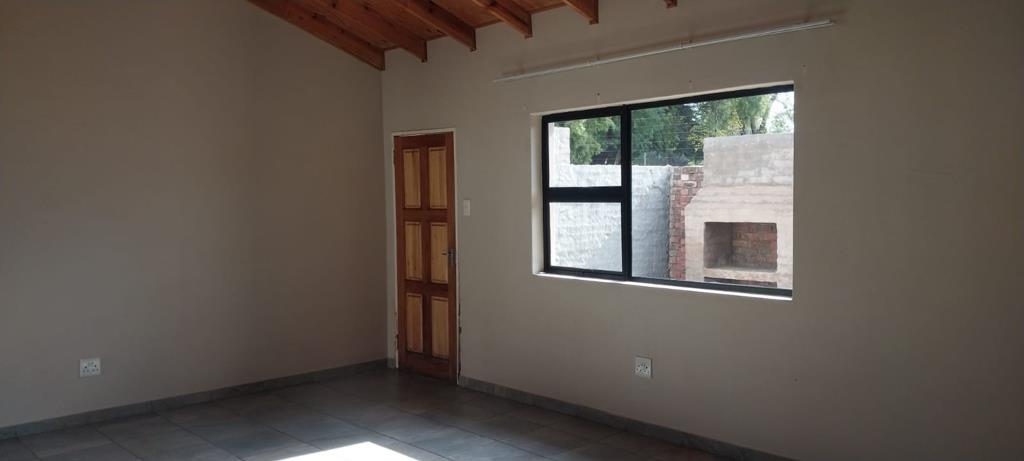 2 Bed Apartment, Muizenberg - Thumbnail 5