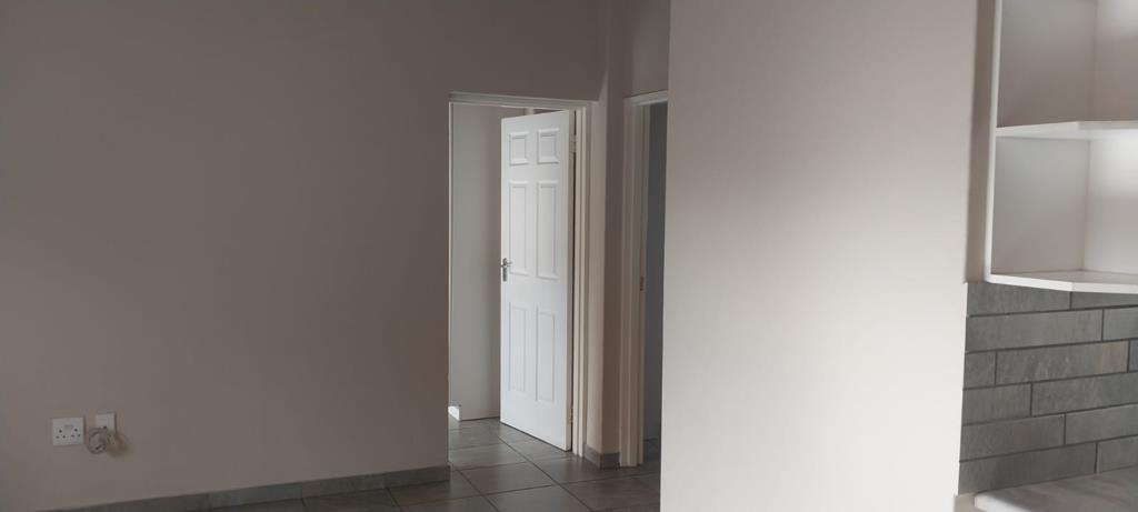 2 Bed Apartment, Muizenberg - Thumbnail 7