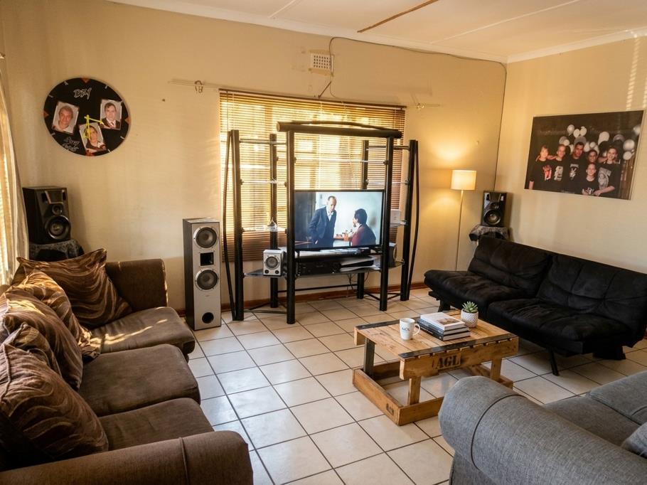 3 Bed House, Fish Hoek - Thumbnail 9