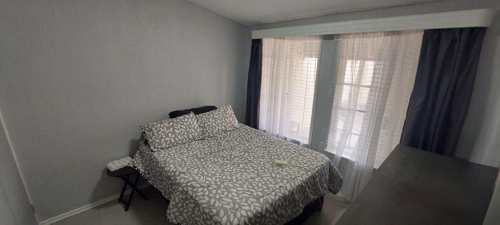 3 Bed House, Gordons Bay - Thumbnail 7