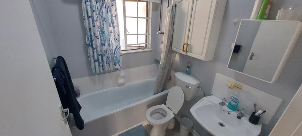 3 Bed House, Gordons Bay - Thumbnail 9