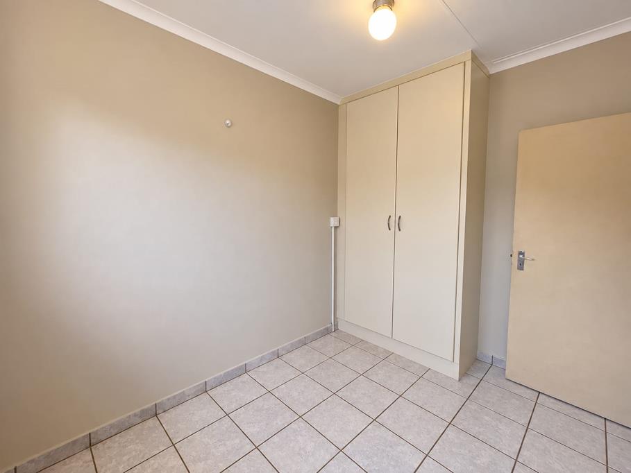 5 Bed House, Somerset West - Thumbnail 4