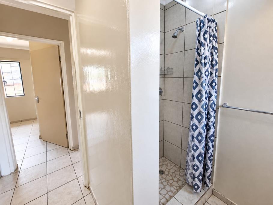 5 Bed House, Somerset West - Thumbnail 5