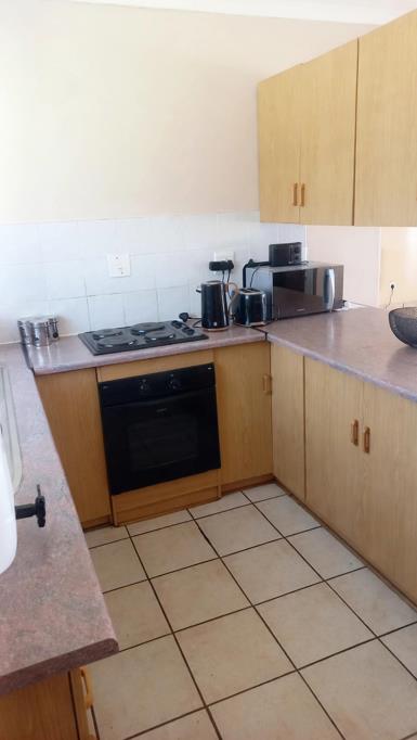 3 Bed Townhouse, Paarl - Thumbnail 2