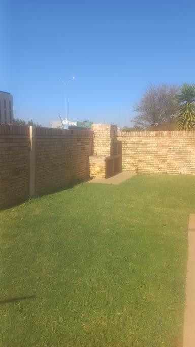 3 Bed Townhouse, Paarl - Thumbnail 7