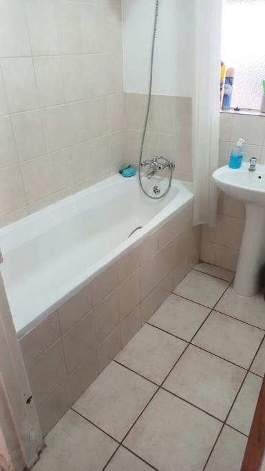 3 Bed Townhouse, Paarl - Thumbnail 9