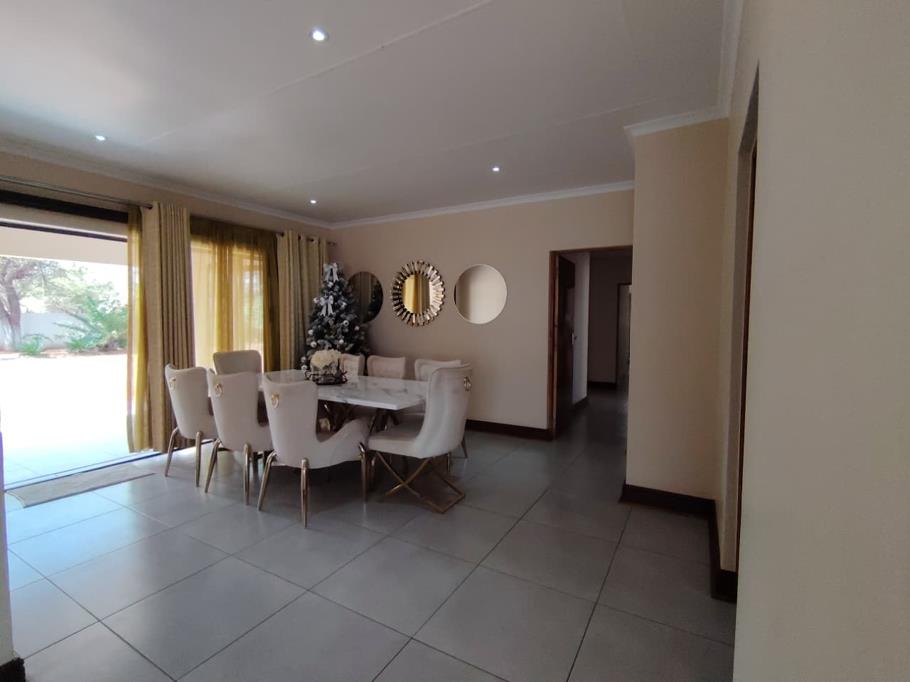 5 Bed Villa, Franschhoek - Thumbnail 2