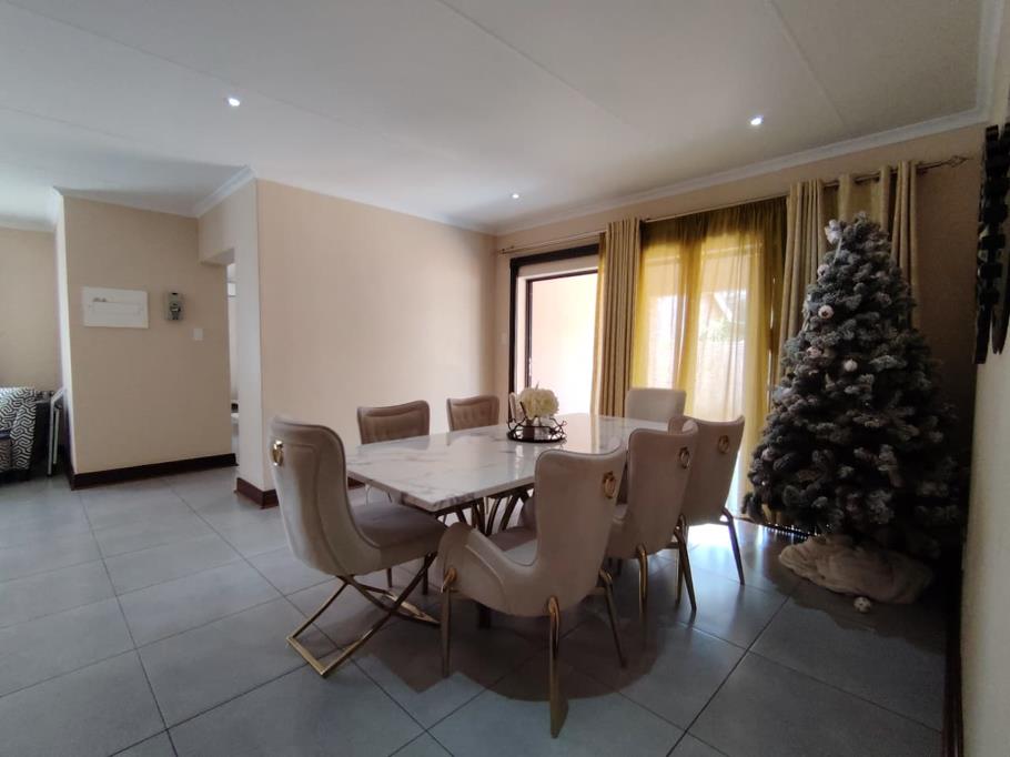 5 Bed Villa, Franschhoek - Thumbnail 4