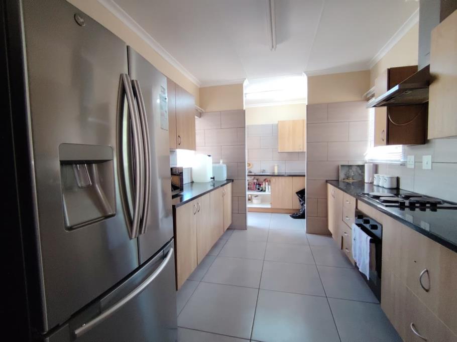 5 Bed Villa, Franschhoek - Thumbnail 7