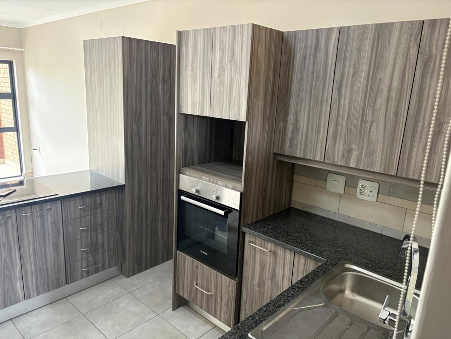 2 Bed Apartment, Claremont - Thumbnail 3