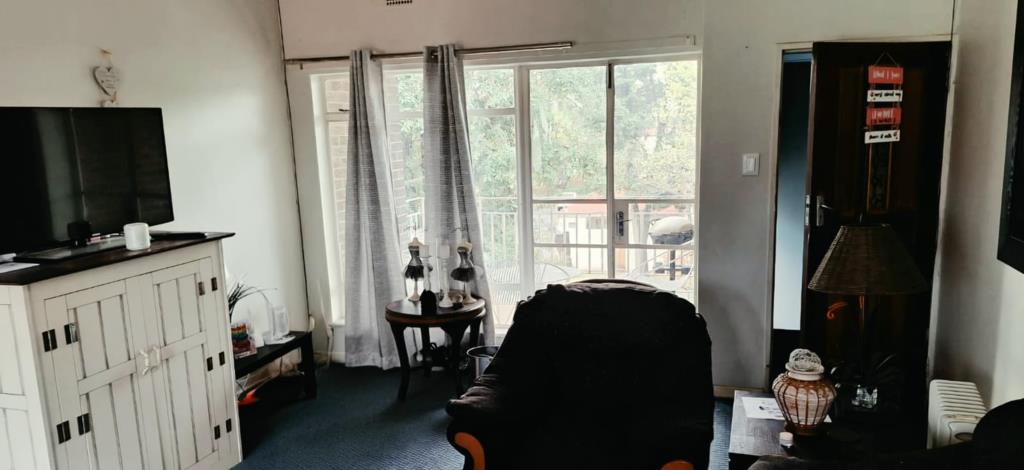 4 Bed Cluster, Bryanston - Thumbnail 2