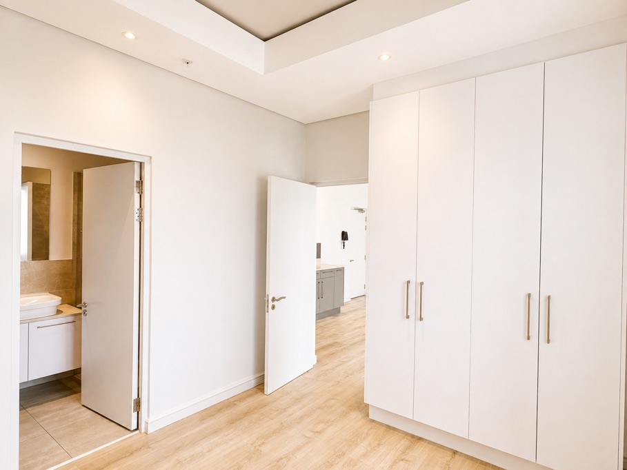 4 Bed House, Constantia - Thumbnail 8