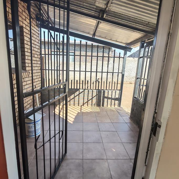 2 Bed Apartment, Bloubergstrand - Thumbnail 4