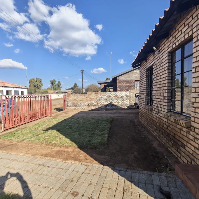 2 Bed Apartment, Bloubergstrand - Thumbnail 7