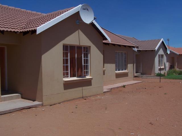 3 Bed Apartment, Table View - Image 1