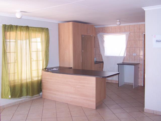 3 Bed Apartment, Table View - Thumbnail 3