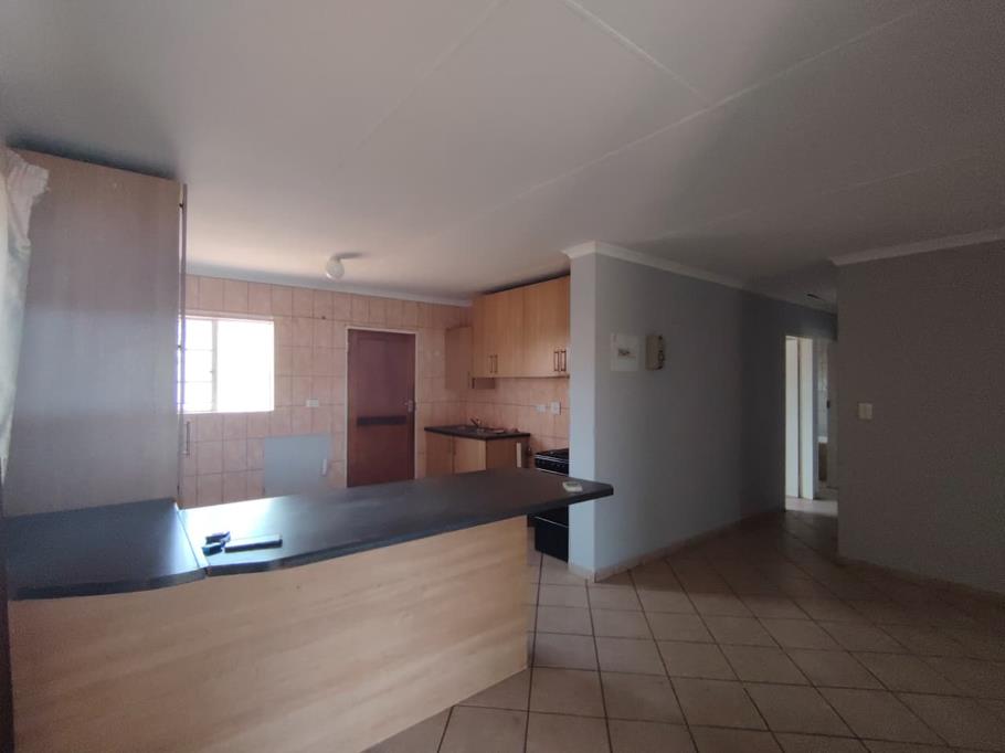 3 Bed Apartment, Table View - Thumbnail 4