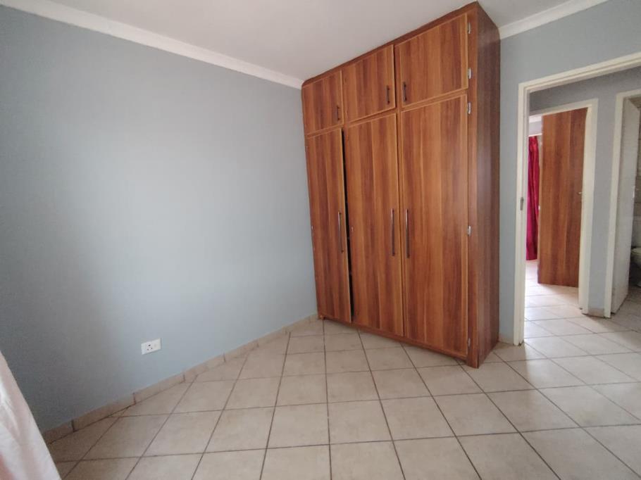 3 Bed Apartment, Table View - Thumbnail 9