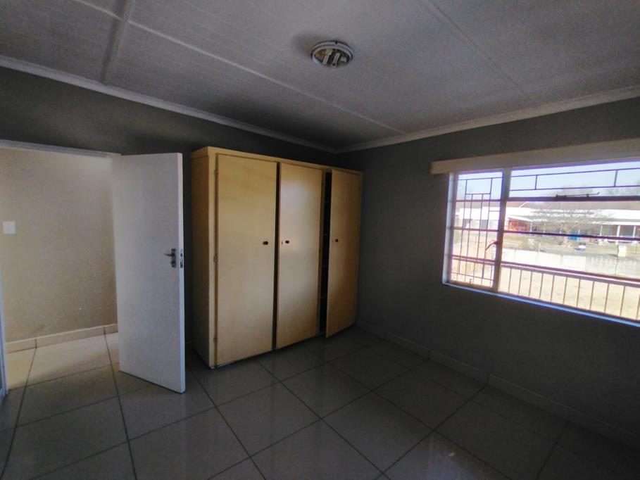 Bachelor in Rosebank - Image 1