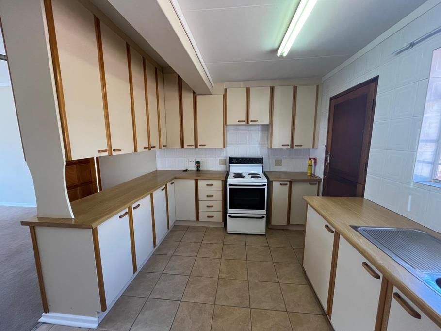 3 Bed House, Durbanville - Thumbnail 2