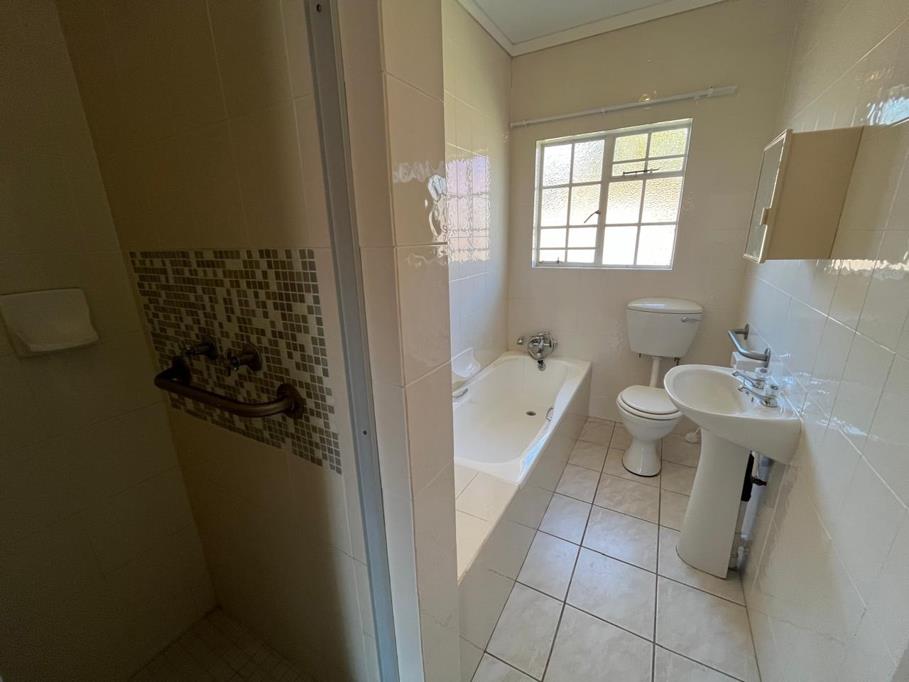 3 Bed House, Durbanville - Thumbnail 9