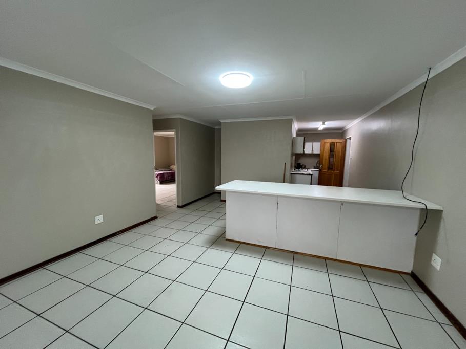3 Bed House, Tokai - Thumbnail 2