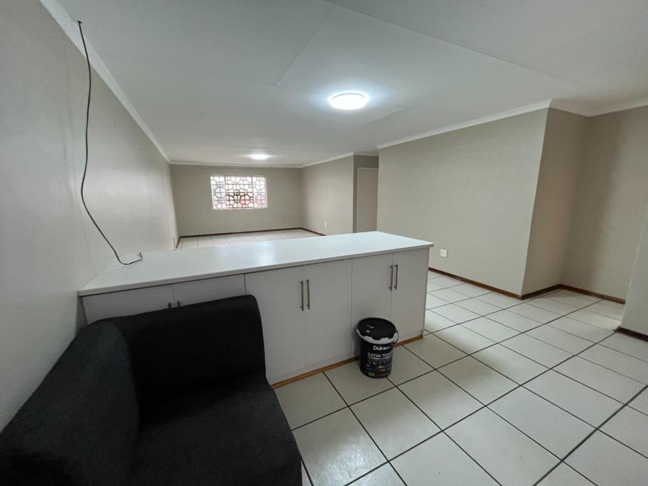 3 Bed House, Tokai - Thumbnail 5