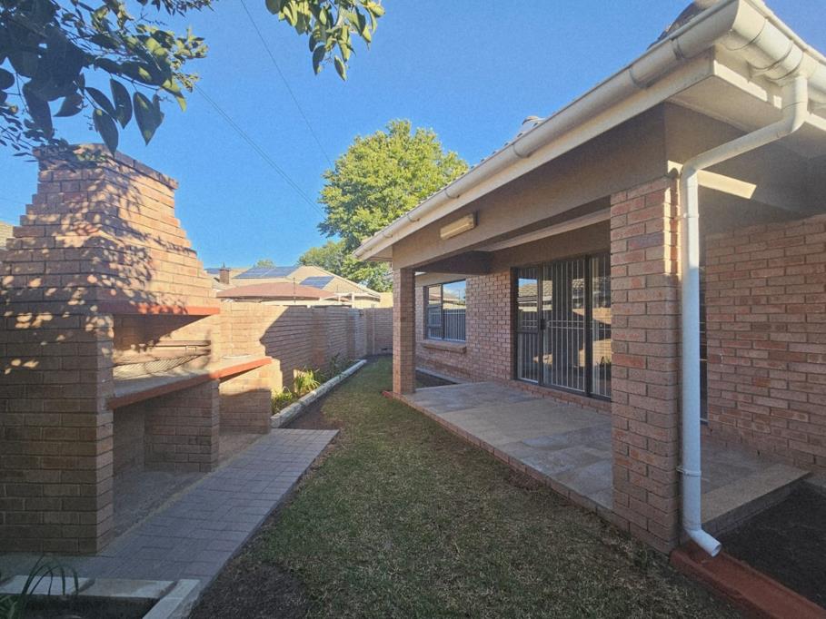 4 Bed House, Plattekloof - Thumbnail 2