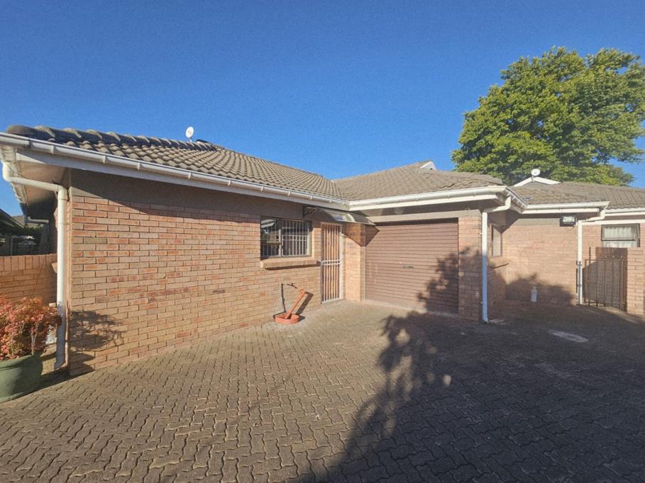 4 Bed House, Plattekloof - Thumbnail 3