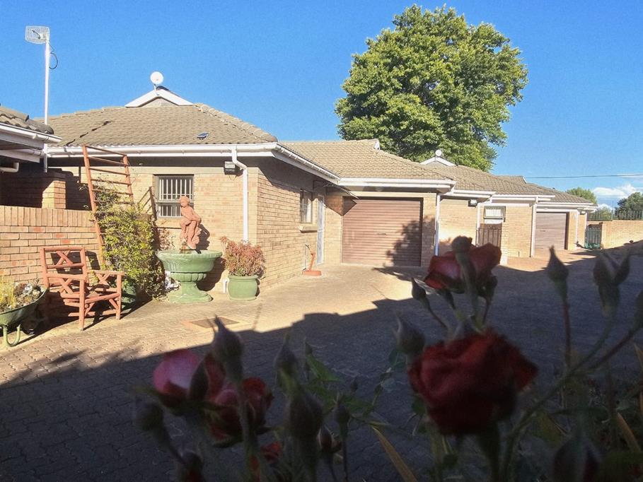4 Bed House, Plattekloof - Thumbnail 4