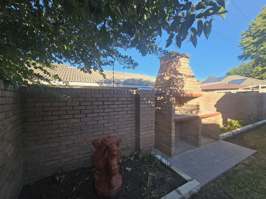 4 Bed House, Plattekloof - Thumbnail 5