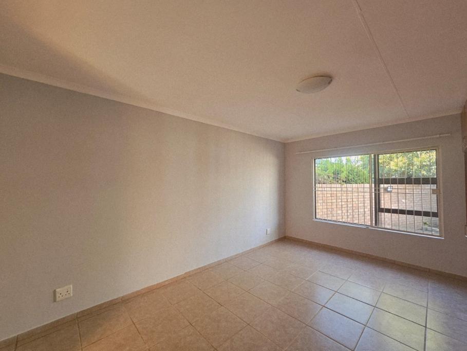 4 Bed House, Plattekloof - Thumbnail 8