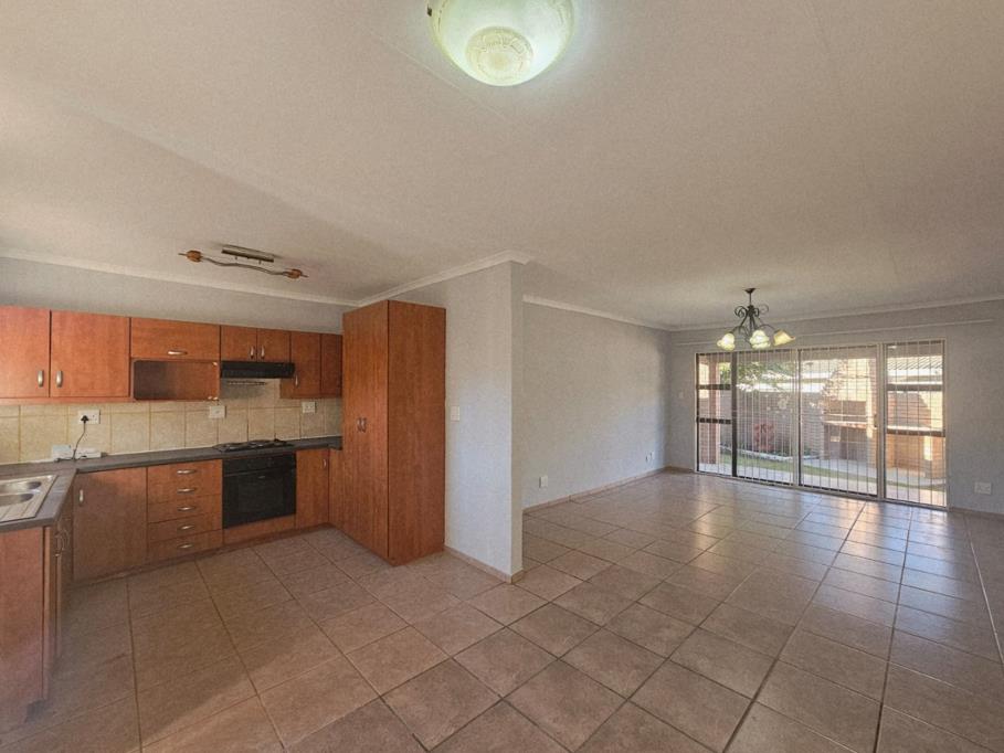 4 Bed House, Plattekloof - Thumbnail 9