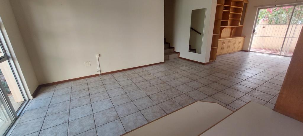 2 Bed Apartment, Kalk Bay - Thumbnail 2
