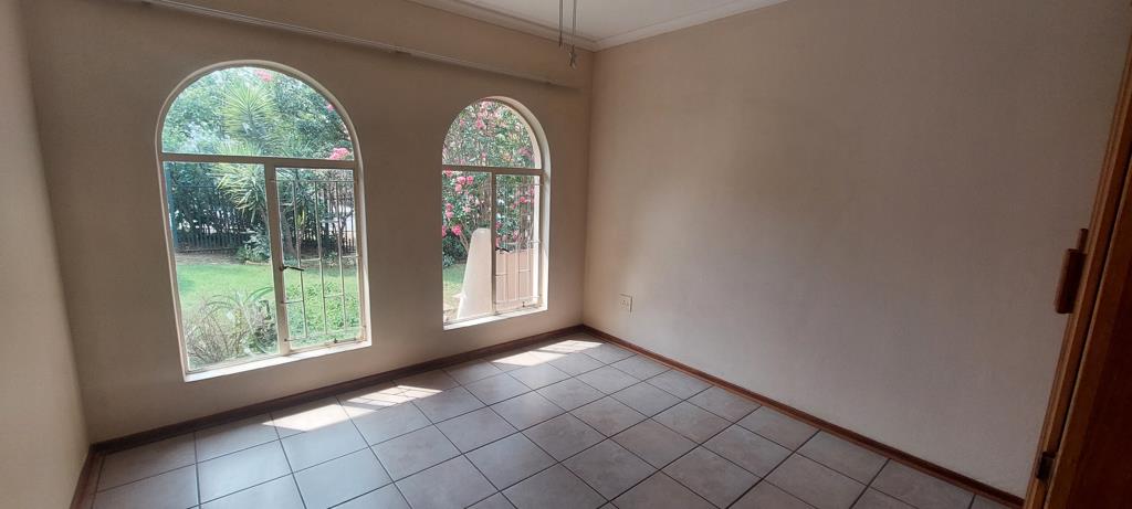 2 Bed Apartment, Kalk Bay - Thumbnail 3